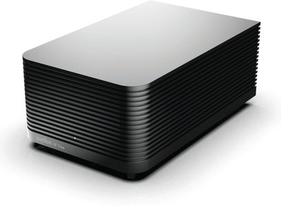 Síťový kondicionér IsoTek V5 TITAN černý, horizontální obdélníkový kryt, hladký povrch, žebrované boky, kruhové nožky