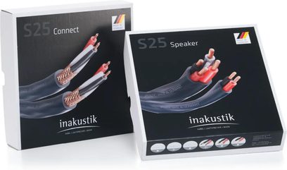 To hvide kartoner med sort front fra Inakustik S25, illustreret med mørkegrå kabler med kobberledere og røde og sorte stik, vist i trekvarts perspektiv.