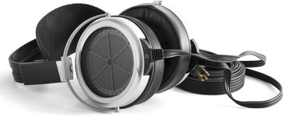 STAX SR-009 åben hi-fi hovedtelefon, set forfra, runde sorte ørepuder, sølvfarvet hovedbøjle, sort snoet kabel
