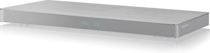 Soundbar Panasonic SC-HTE180EGS v metalicky šedé barvě, pohled zepředu, protáhlý obdélníkový tvar, kovová mřížka na přední straně