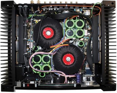 Rega Osiris zwarte stereo hi-fi versterker, interne weergave van elektronische componenten met buizen, lampen, koelribben, ventilator en printplaten