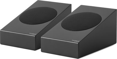 Par af Tangent Spectrum II XATM Dolby Atmos-højttalere i sort, skrånende kabinetter, ovale metalgitre, 3/4-visning