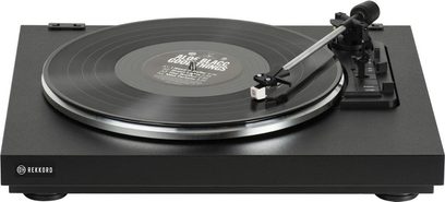 Černý vinylový gramofon Rekkord F110, matně černý talíř, raménko s přenoskou AT3600, na obdélníkovém černém podstavci