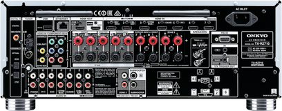 Forsiden af en sort Onkyo TX-RZ710 hjemmebiografsforstærker med talrige stik, knapper og en LCD-skærm