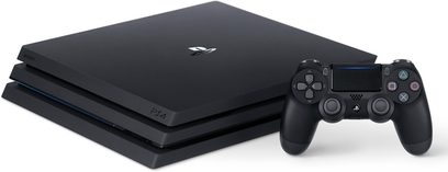 PlayStation 4 Pro 1 To sort, set forfra og fra siden med sort DualShock 4-controller, på hvid baggrund