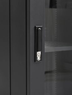 Szafa informatyczna Norstone Pro Rack 12U z czarnymi drzwiami, czarną prostokątną klamką, srebrnym zamkiem i przeszklonym panelem