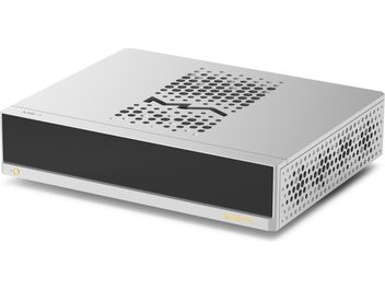 Δικτυακός audio player Matrix Audio MS‑1 PRE σε ασημί αλουμίνιο, τρισδιάστατη δεξιά μπροστινή όψη, μαύρη λεία πρόσοψη με μοναδικό κίτρινο κουμπί λειτουργίας, καπάκι και δεξιά πλευρά με διάτρητο μοτίβο κυψέλης και κομμένο το λογότυπο MA