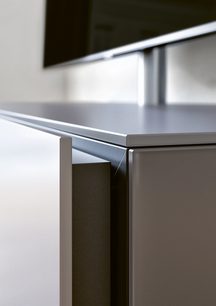 Grå metalliseret TV-møbel Spectral Brick BR1203, nærbillede af en vinkel, der viser sammenføjningen mellem hylden og siden