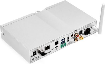iFi Audio Neo Stream netværksaudioafspiller, set forfra, lys grå metalkabinettet, stik og knapper på forsiden