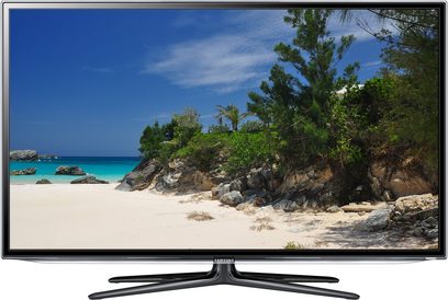 Samsung UE46ES6100W 46" fladskærms-LED-TV, frontvisning viser et tropisk strandmiljø med vegetation og klipper
