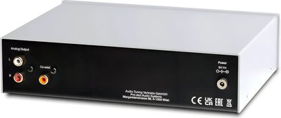Lecteur CD haute fidélité Pro-Ject CD Box S3 en boîtier métallique argenté, vue arrière en légère perspective, présentant un panneau noir avec sorties audio RCA gauche et droite, sortie coaxiale jaune et prise d’alimentation 9 V