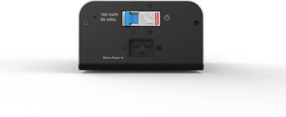 Condizionatore di rete IsoTek V5 Syncro Uni 16 argento, vista posteriore, chassis rettangolare nero, connettore di alimentazione, interruttore