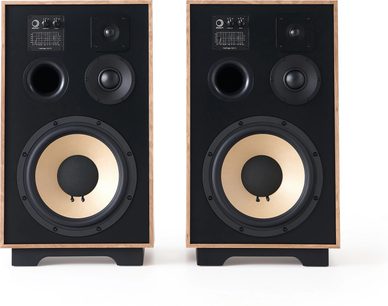 Standlautsprecher Elipson Heritage XLS 15 in hellem Eichenholz, Vorderansicht, 2 schwarze Lautsprecher, 2 Einstellgitter, 2 runde Bassreflexöffnungen
