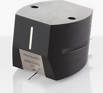 Celulă de pick-up ClearAudio Maestro v2 neagră octogonală pentru discuri de vinil, vedere din spate la 3/4, cu 2 găuri în partea de sus și o etichetă albă