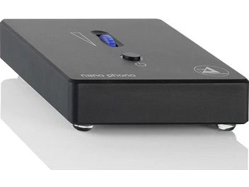 Preamplificator fono ClearAudio Nano Phono V2 negru compact, carcasă neagră mată, butoane argintii, LED albastru