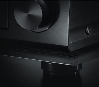 Yamaha CX-A5200 sort forstærker til hjemmebio, nærbillede forfra af volumenkontrol og hovedtelefonstik