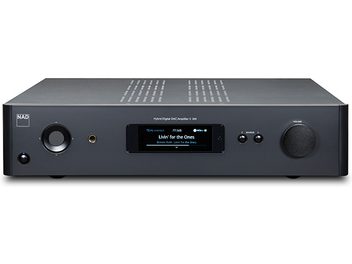 NAD C389 siyah stereo hi-fi amplifikatör, ön görünüm, mavi LED ekran, ön paneldeki düğmeler ve bağlantı noktaları, üstteki havalandırma ızgarası