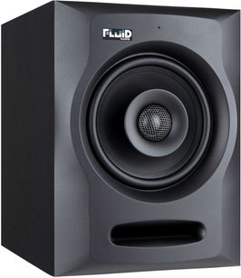Enceinte amplifiée Fluid Audio FX50 noire, vue de face rapprochée, tweeter au centre du woofer, logo en haut