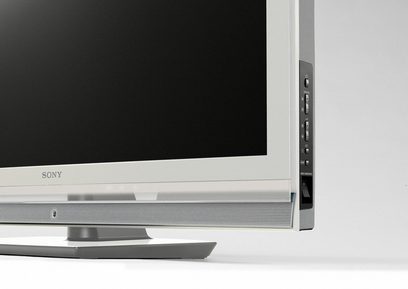Sony KDL-40WE5W TV, sort skærm, set forfra og fra siden, hvid ramme, stik på siden