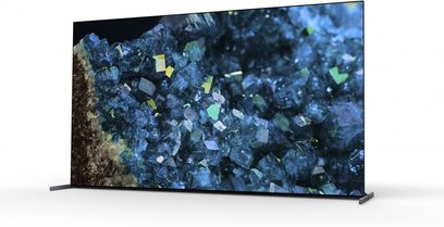 Sony 65A80L-fladskærm, der viser et billede af blå krystaller på sort baggrund, set forfra i nærbillede
