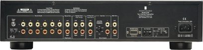 Parasound NEW CLASSIC 2100 sort stereo-forforstærker, frontpanel med audio-stik og kontroller, set forfra