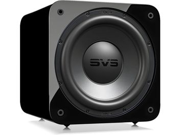 SVS SB-3000 R|Evolution magasfényű fekete mélyláda, háromnegyed elölnézetben, nagy, látható kör alakú hangszóróval