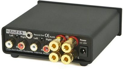Pro-Ject Stereo Box S sort hi-fi-forstærker, frontpanel, forfra. Rektangulært mat sort kabinet med gyldne stik og knapper