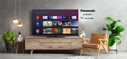 Panasonic TX-43LX660E 43 tommer fladskærms-TV, Android TV-interface, placeret på lyst trækabinet i stuen