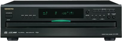 Onkyo DX-C390 CD-afspiller i høj kvalitet, sort, set forfra, grønt digitalt display, cirkulære knapper, centralt skuffe.