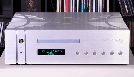 Hoogwaardige cd-speler Gold Note CD-1000 in geborsteld zilver, frontpaneel met sleuf, blauw display en ronde knoppen