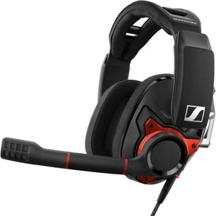 Sennheiser GSP 600 sort og rød hovedtelefon, venstre profilvisning, indtrækkeligt mikrofon, læderørepuder