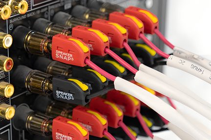 Lautsprecher-Bananenstecker mit Schnappverschluss: Automatisches Kabel-Fixiersystem