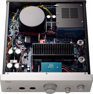 STAX SRM-T8000 musta kuulokevastaanotin, sisänäkymä elektronisista komponenteista, toroidaalimuuntaja, piirilevyt