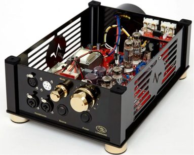 Kopfhörerverstärker AudioValve Luminare schwarz, Draufsicht, schwarzes Gehäuse mit Vakuumröhren, goldene Knöpfe und Anschlüsse