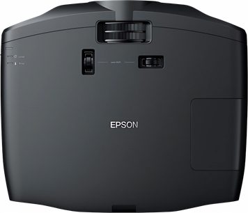 Epson EH-TW9100 sort videoprojektor, set forfra, tilslutningsporte og kontrolknapper på højre side