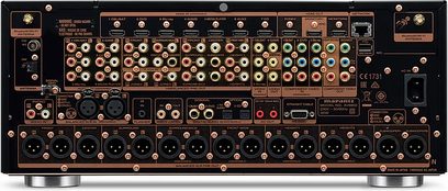 Préampli home-cinéma Marantz AV8802A noir, vue de face, nombreuses prises audio et vidéo à l'arrière