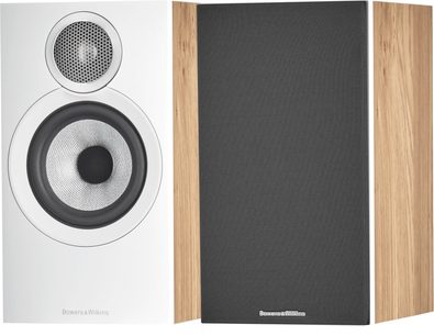 Bowers & Wilkins 607 S3 bokhyllehøyttaler, lyst eikekabinett, svart frontpanel, synlige høyttalerelementer