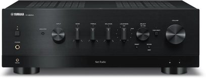 Yamaha R-N800A sort hi-fi stereoforstærker, skrå front, knapper, blåt display, USB-port, sort gitter