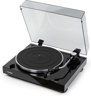 Gramofon Thorens TD 204 A v černém laku, pohled shora v perspektivě, otevřené víko, rameno s hlavou, otáčející se talíř