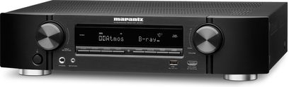 Marantz NR1607 sort home cinema-forstærker set forfra, blåt display, børstet aluminiumsfront, 2 knapper og stik på forsiden