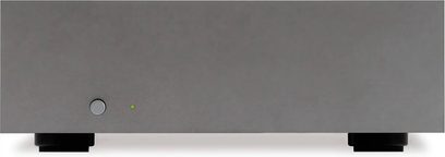 Amplificateur de puissance Pathos AmpliD argent, vue de face, châssis rectangulaire gris avec deux boutons et un voyant vert