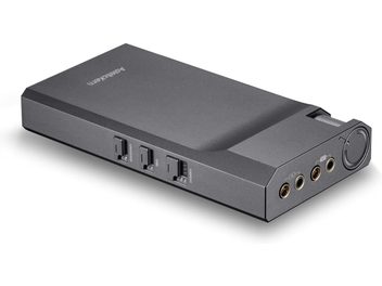 Hochwertiger Kopfhörerverstärker Astell&Kern PA10, geneigtes rechteckiges Gehäuse, 3 Schalter, 4 Audioanschlüsse, runder Drehregler