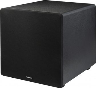 Kubisk sort Paradigm Essentials Sub 12 subwoofer med frontgitter i stof og sider med tekstureret finish