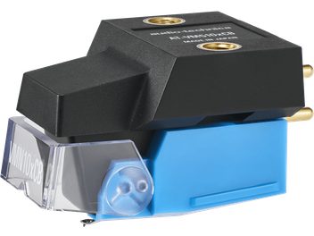 Testina hi-fi Audio Technica AT-VM510xCB in plastica nera e blu con protezione per stilo trasparente, inserti filettati e connettori dorati, vista a tre quarti