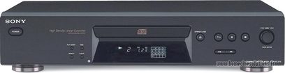 Sony CDP-XE370 sort CD-afspiller, skrå front, LED-display, kontrolknapper, CD-bakke, hovedtelefonstik