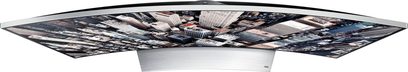 Televizor Samsung UE55HU8500 zakřivený, plochá obrazovka, tenký stříbrný rámeček, pohled zepředu mírně shora