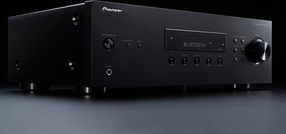 Pioneer SX-10AE sort hi-fi stereforstærker, set forfra, sort front med knapper, drejeknapper, skærm, port og Bluetooth-logo