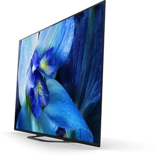 Sony KD-55AG8 fladskærms-TV med nærbillede af en blå blomst på den ultratynde OLED-skærm set fra en trekvartvinkel