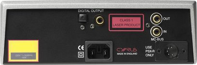 Bagpanel på en Cyrus lydenhed med RCA-stik, digital udgang, MC-BUS-indgang, USE PSX-R-vælger og klasse 1 laserproduktindikator