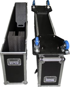 Juodas, atviras ekrano transportavimo dėklas Power Acoustics Flight écran 65 MK2 su sidabriniais sutvirtinimais ir mėlynais ratukais